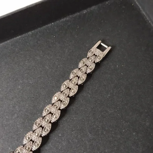 Very Pretty Armitron Now Watch - Picture 2 of 15